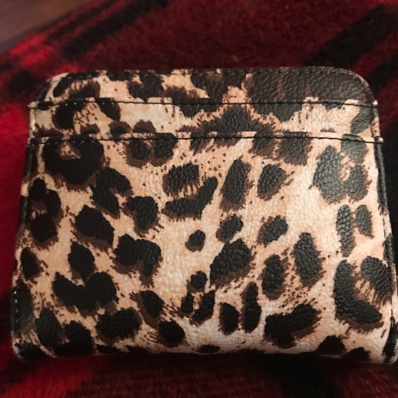 Besty Johnson - Picture 2 of 5